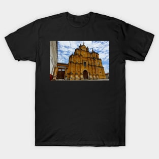 Nicaragua - Léon Iglesia De La Recoleccion T-Shirt